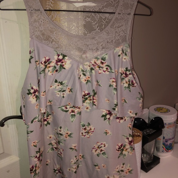 Lightly Worn Clothing - Picture 1 of 8